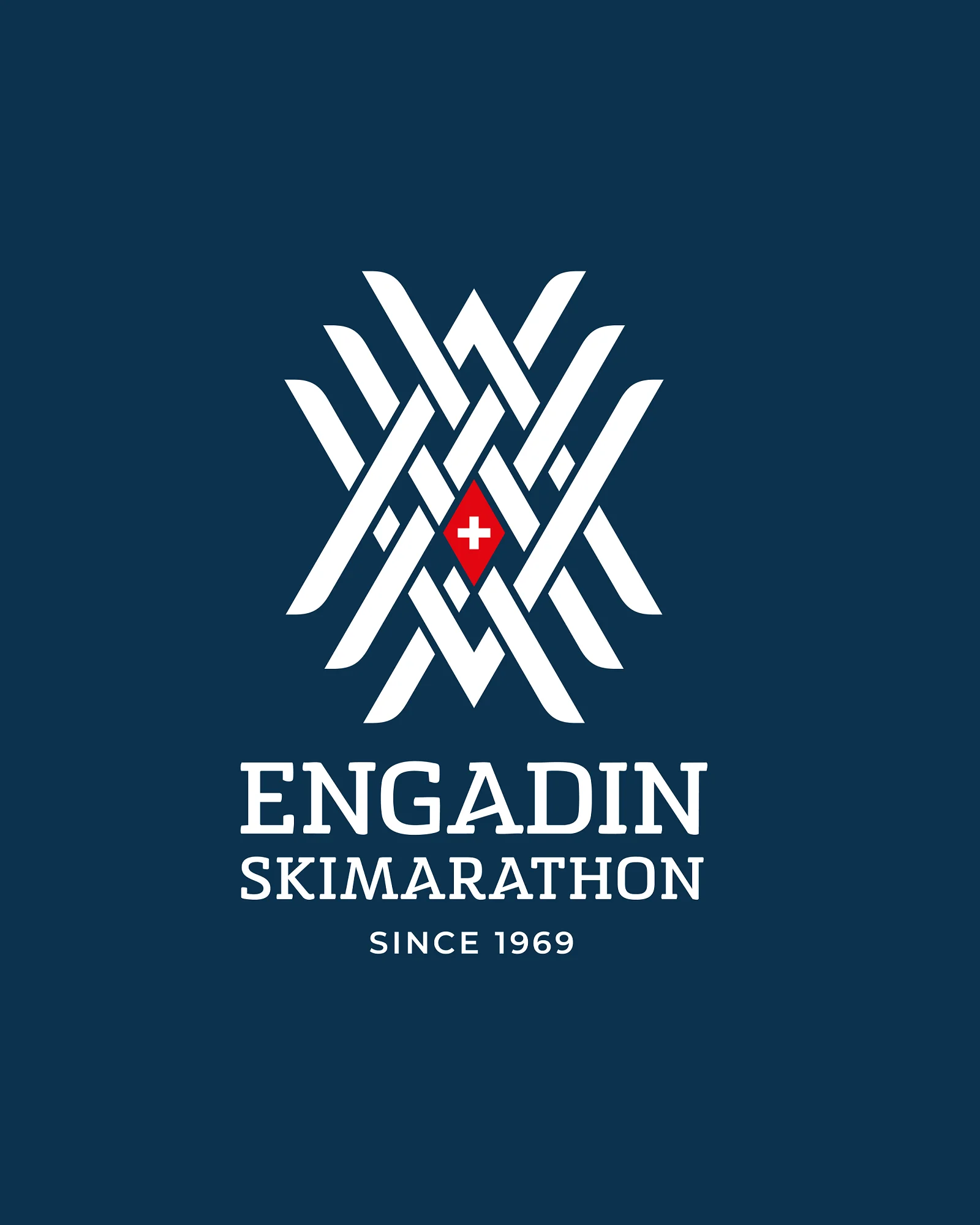 Logo Engadin Skimarathon weiß auf dunkelblauer Fläche