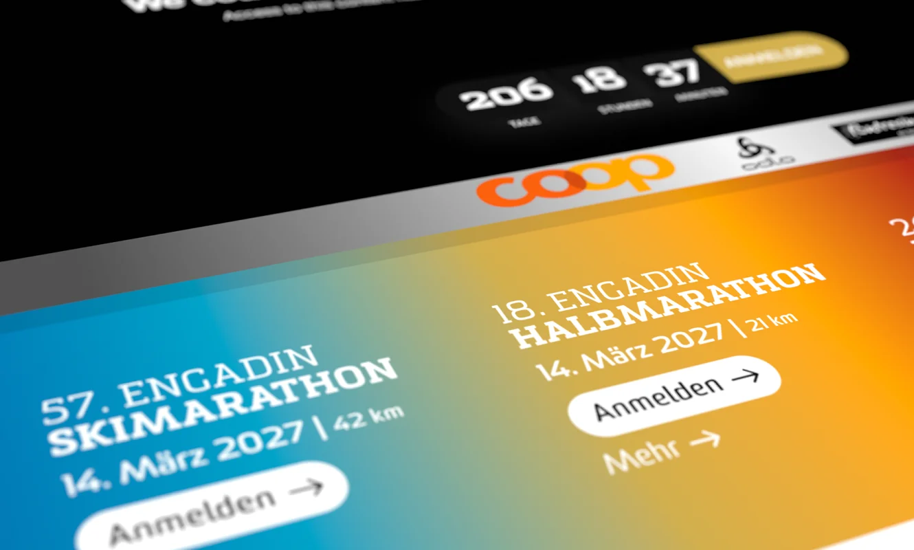 Angeschrägte Ansicht der Rennkacheln: 57. Skimarathon und 18. Halbmarathon mit Datum, Distanz und Anmeldebutton