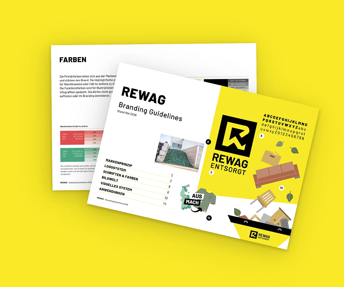 Zwei Blätter der REWAG Branding Guidelines angeschrägt auf gelber Fläche: Titelseite mit Logo und Inhaltsverzeichnis, dahinter die Farbseite